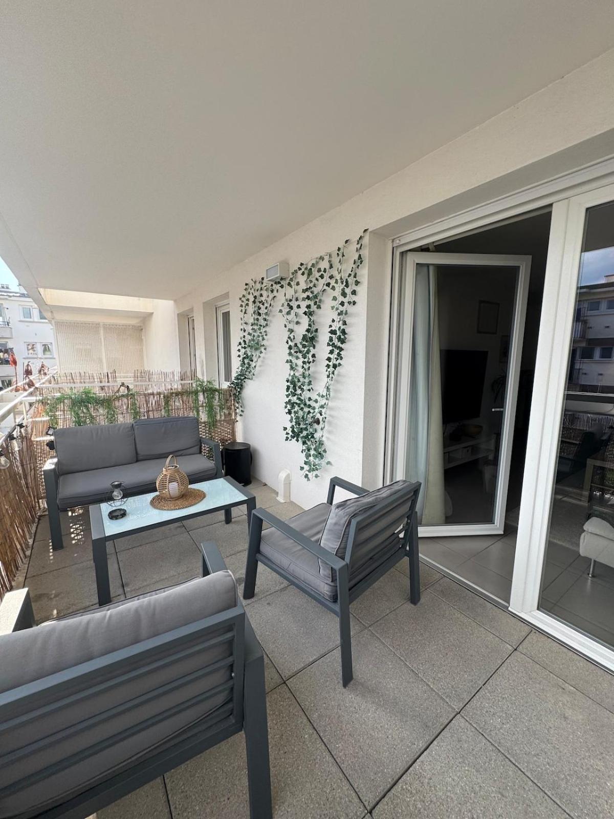 Superbe 2ch, Clim, Terrasse, Pkg, Wifi, Tv Apartment *