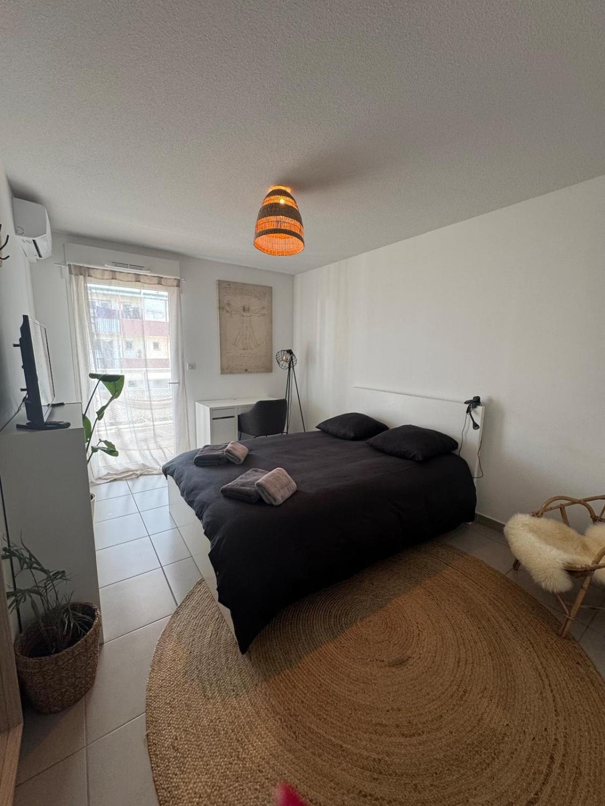 Superbe 2ch, Clim, Terrasse, Pkg, Wifi, Tv *