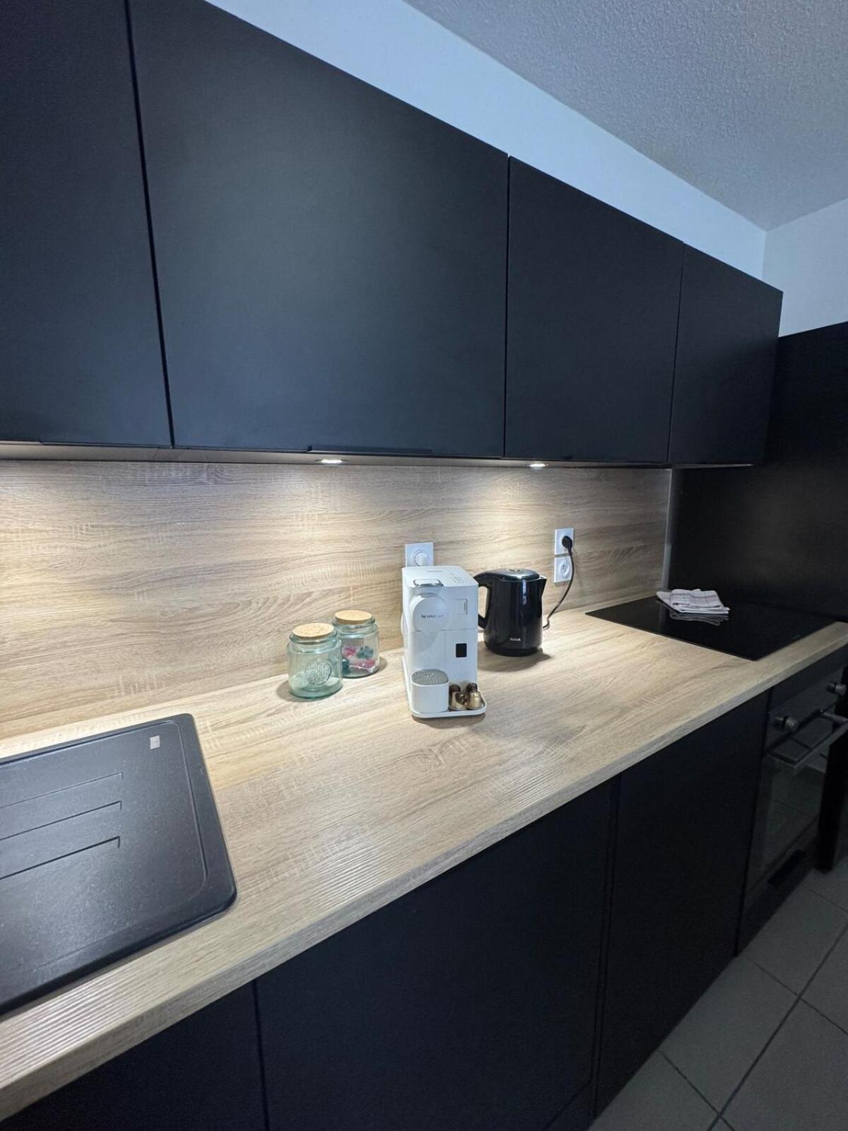 Superbe 2ch, Clim, Terrasse, Pkg, Wifi, Tv Apartment